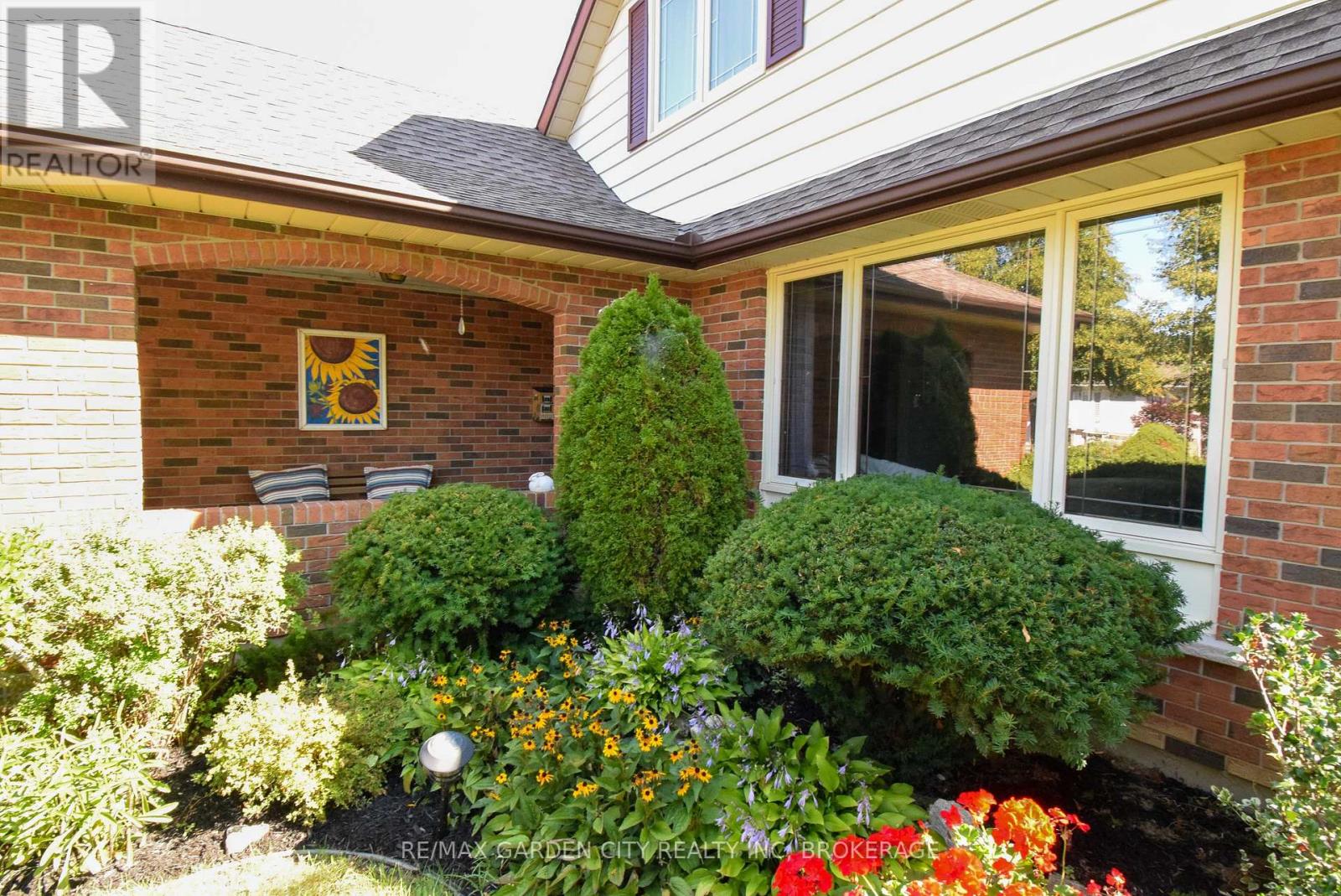40 Belair Drive, St. Catharines (Port Dalhousie), Ontario  L2N 6X9 - Photo 4 - X12435193
