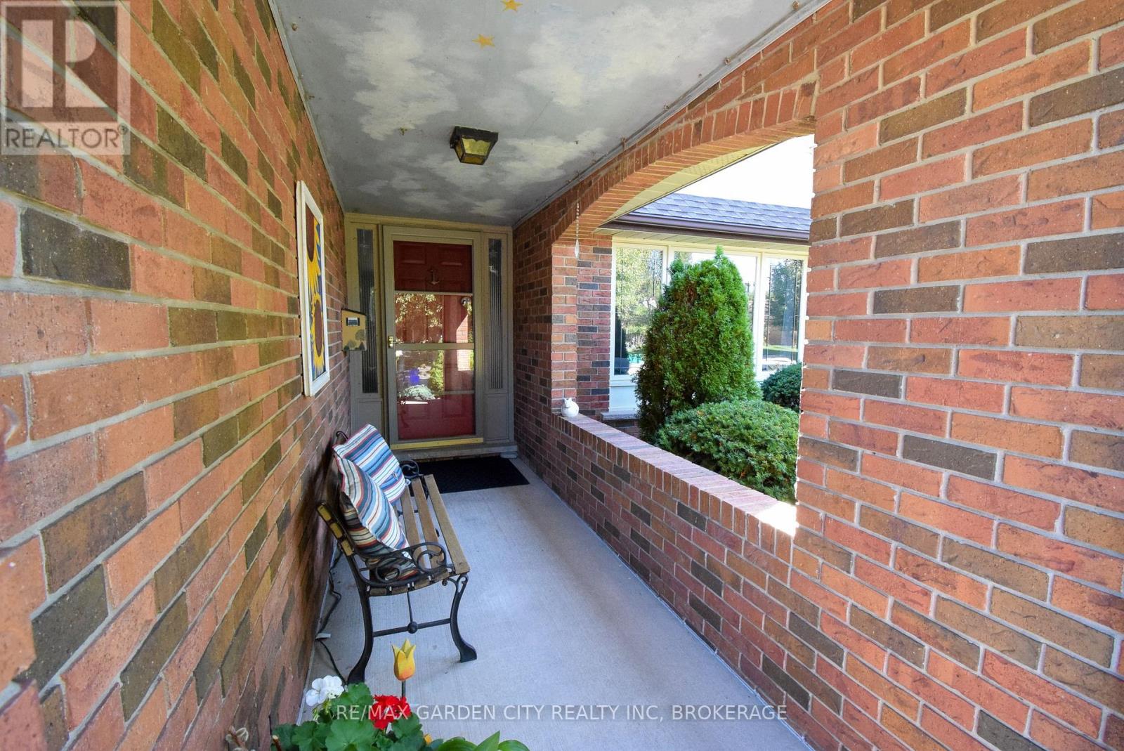 40 Belair Drive, St. Catharines (Port Dalhousie), Ontario  L2N 6X9 - Photo 6 - X12435193