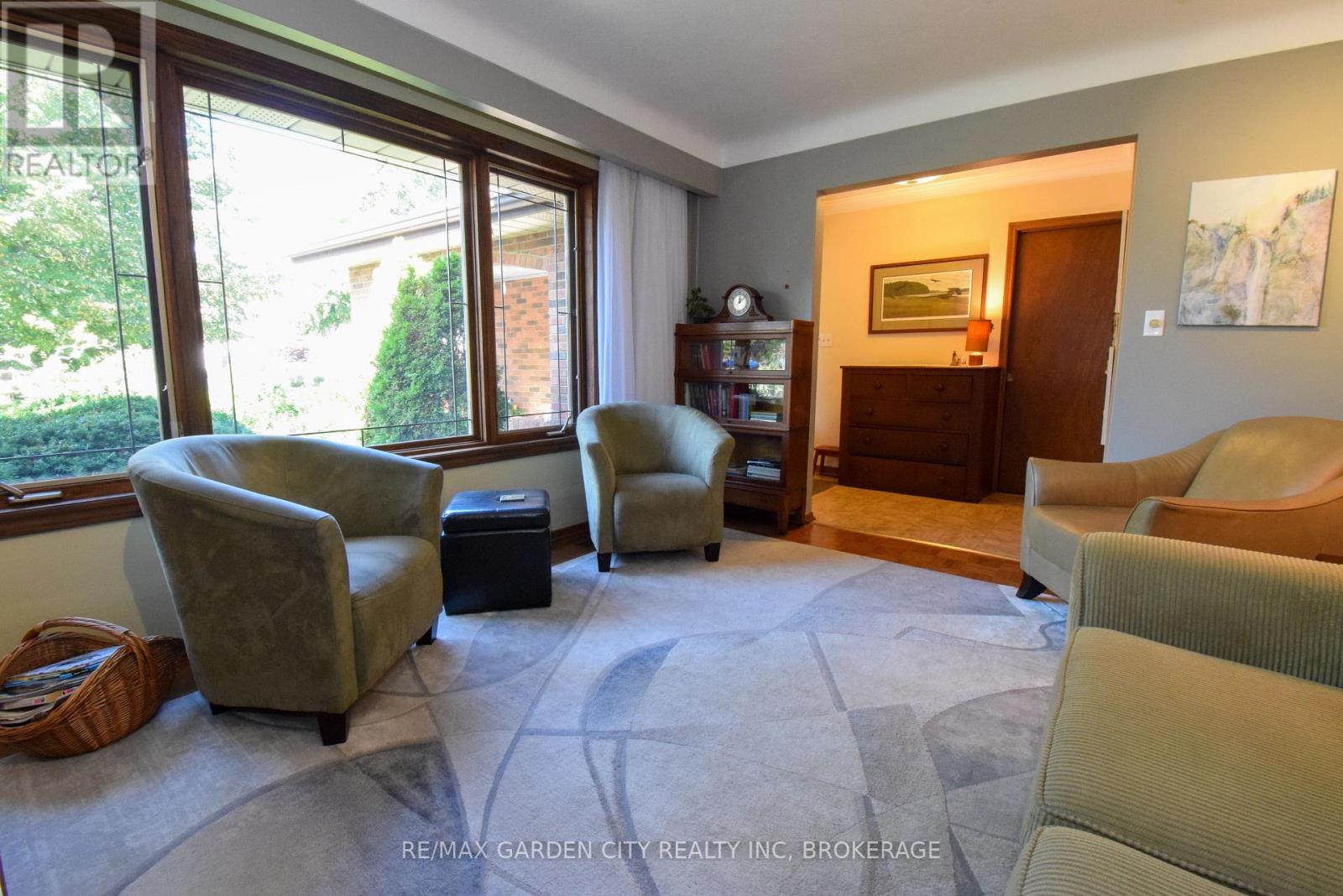 40 Belair Drive, St. Catharines (Port Dalhousie), Ontario  L2N 6X9 - Photo 9 - X12435193