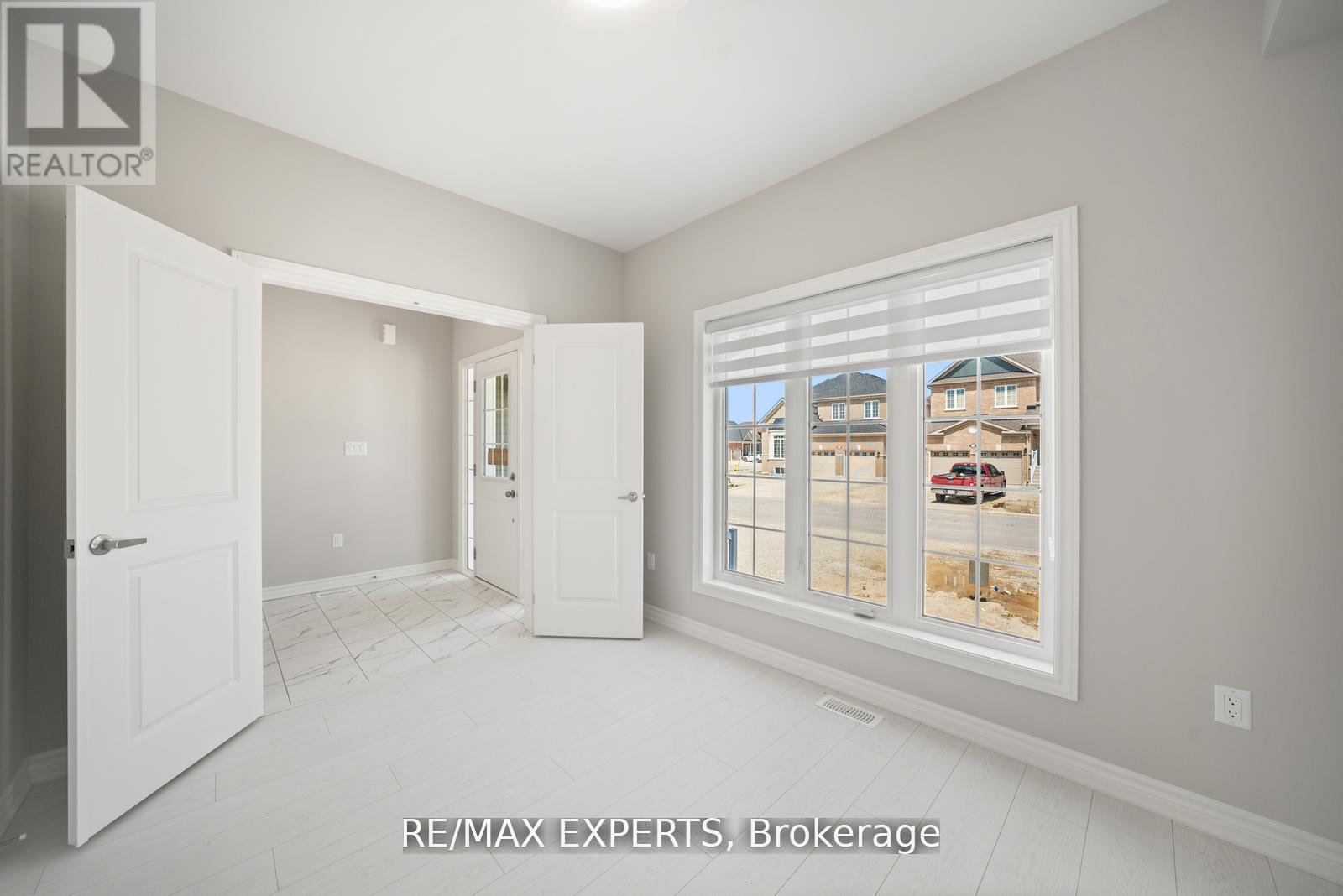 216 Cubitt Street, Clearview, Ontario  L0M 1S0 - Photo 6 - S12432512