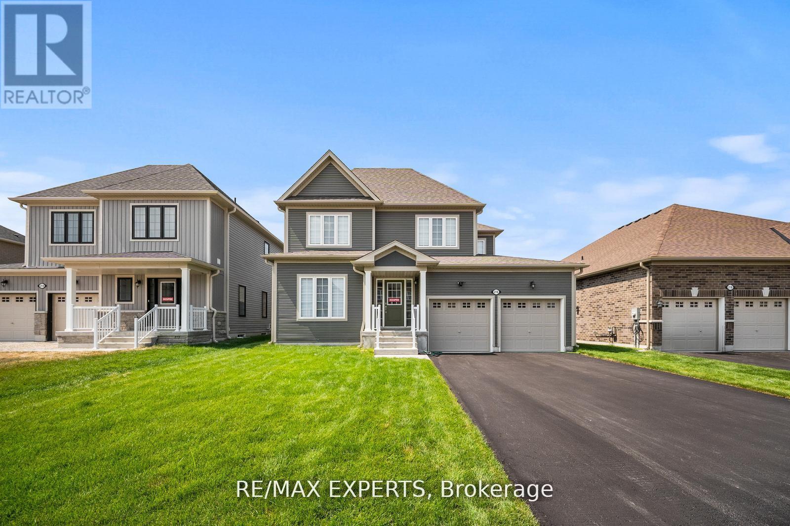 216 Cubitt Street, Clearview, Ontario  L0M 1S0 - Photo 1 - S12432512