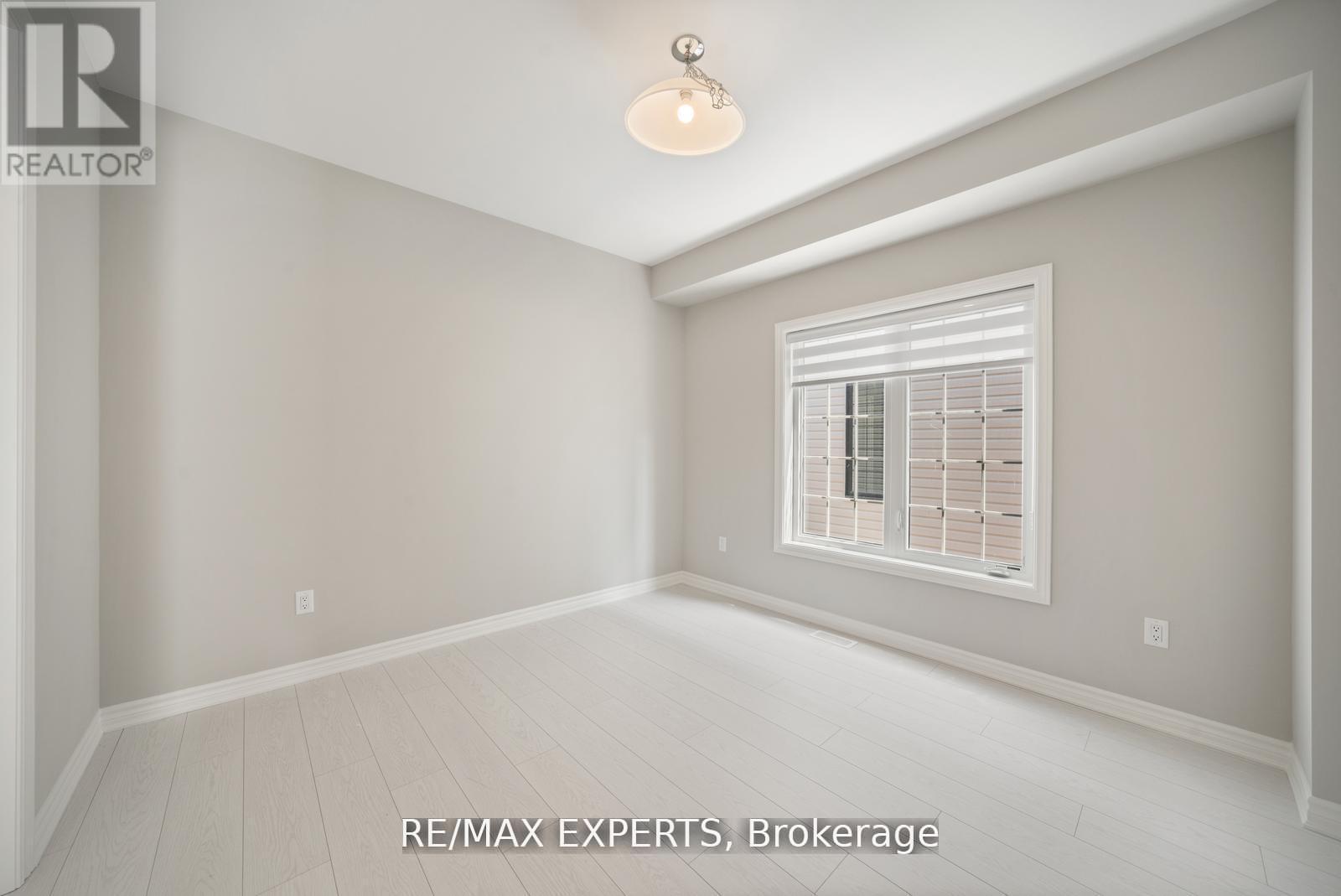 216 Cubitt Street, Clearview, Ontario  L0M 1S0 - Photo 7 - S12432512