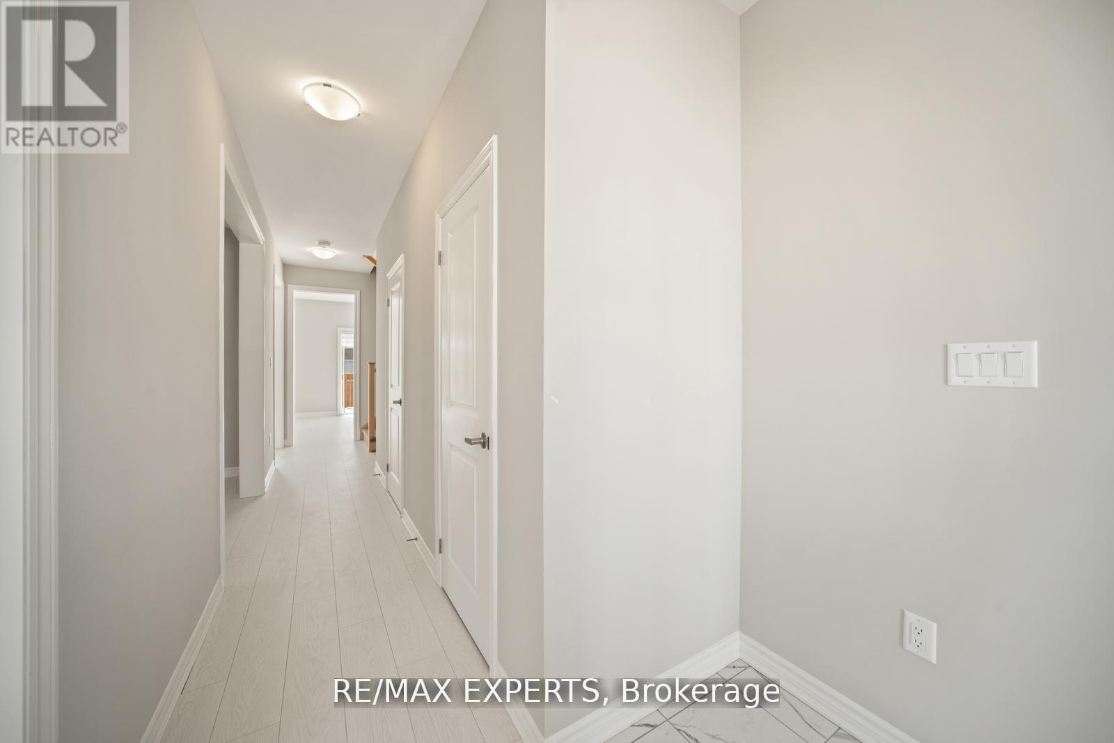 216 Cubitt Street, Clearview, Ontario  L0M 1S0 - Photo 4 - S12432512