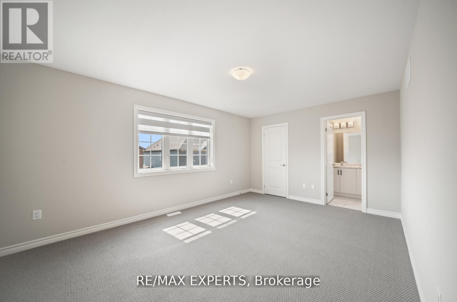 216 Cubitt Street, Clearview, Ontario  L0M 1S0 - Photo 25 - S12432512