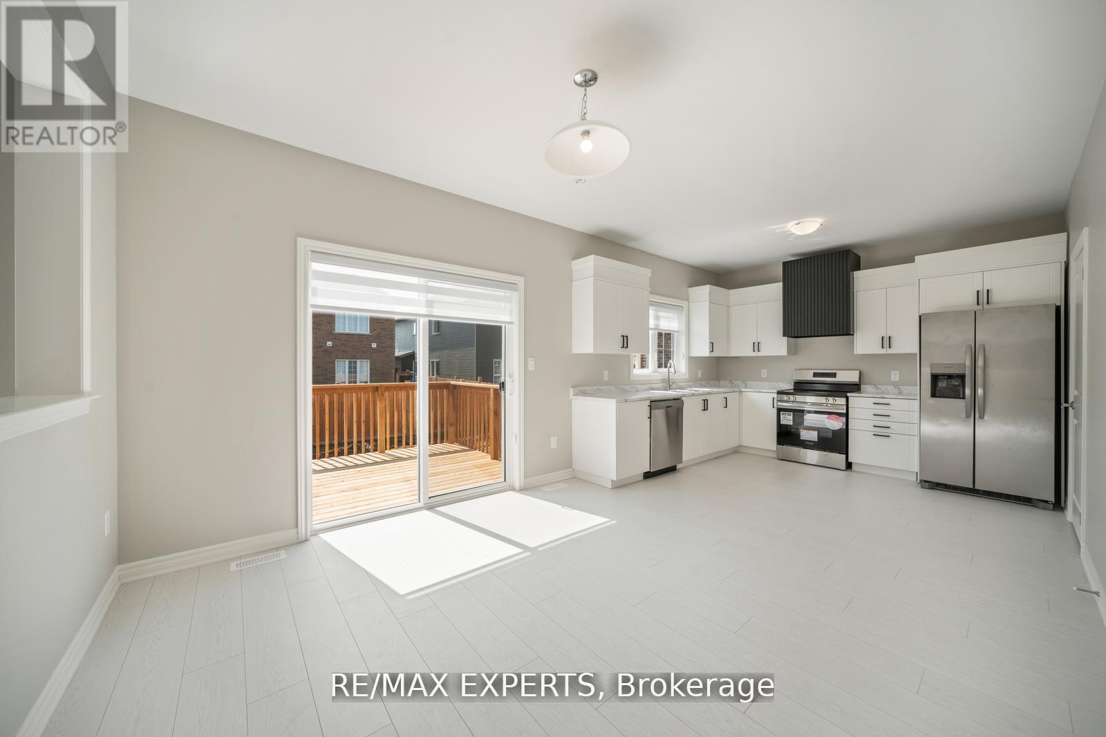 216 Cubitt Street, Clearview, Ontario  L0M 1S0 - Photo 14 - S12432512