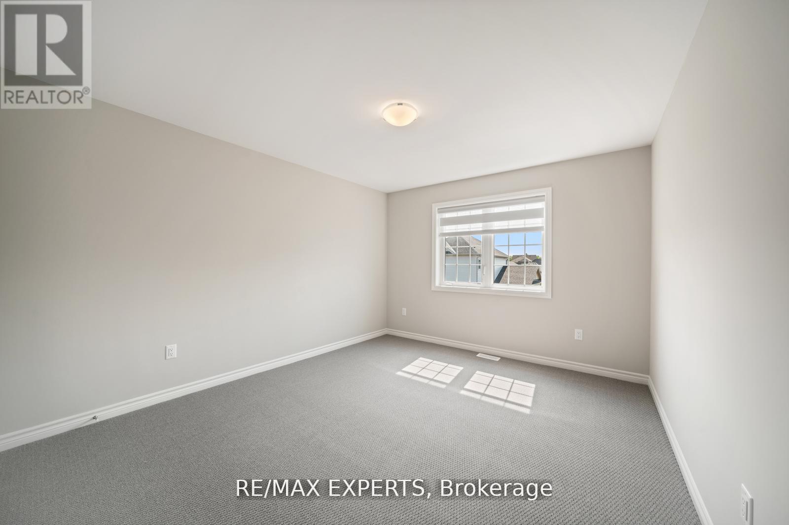 216 Cubitt Street, Clearview, Ontario  L0M 1S0 - Photo 23 - S12432512