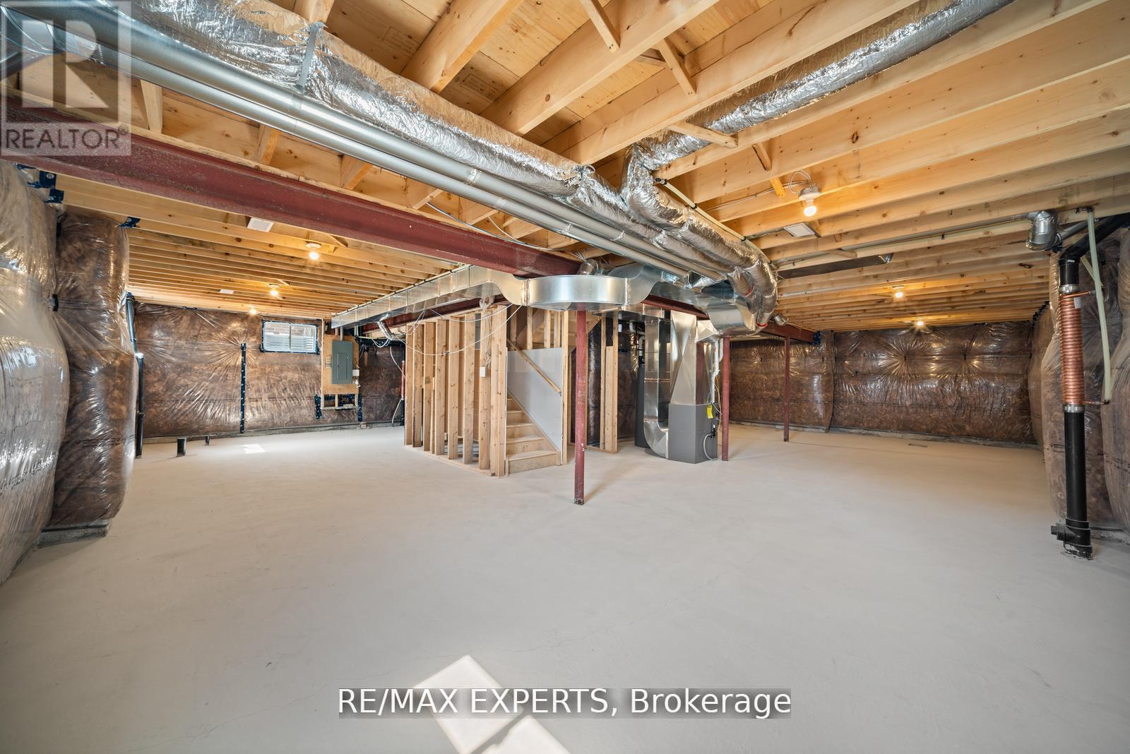 216 Cubitt Street, Clearview, Ontario  L0M 1S0 - Photo 33 - S12432512