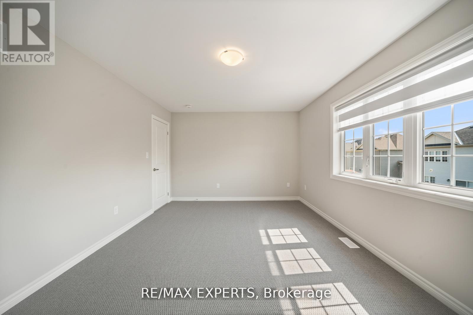 216 Cubitt Street, Clearview, Ontario  L0M 1S0 - Photo 29 - S12432512