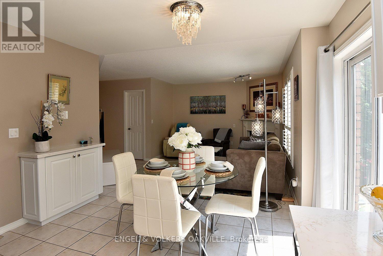 28 Waterwheel Crescent, Hamilton, Ontario  L9H 7B8 - Photo 12 - X12263374