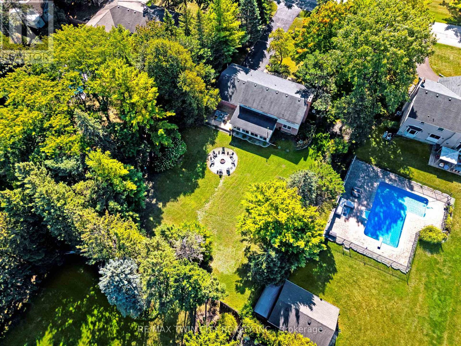 296 Edgehill Drive, Kitchener, Ontario  N2P 2C9 - Photo 3 - X12435022