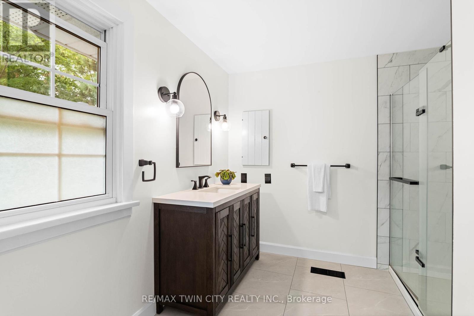 296 Edgehill Drive, Kitchener, Ontario  N2P 2C9 - Photo 33 - X12435022