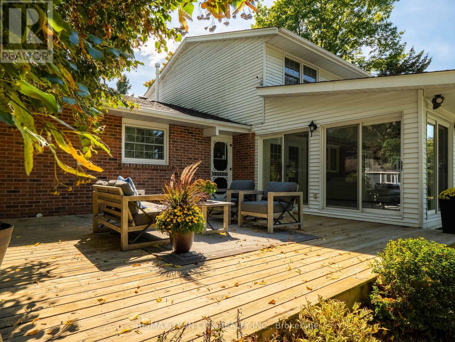 296 Edgehill Drive, Kitchener, Ontario  N2P 2C9 - Photo 42 - X12435022