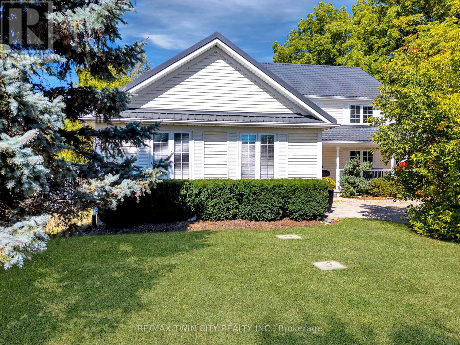 3224 Roseville Road, North Dumfries, Ontario  N0B 1E0 - Photo 3 - X12435028