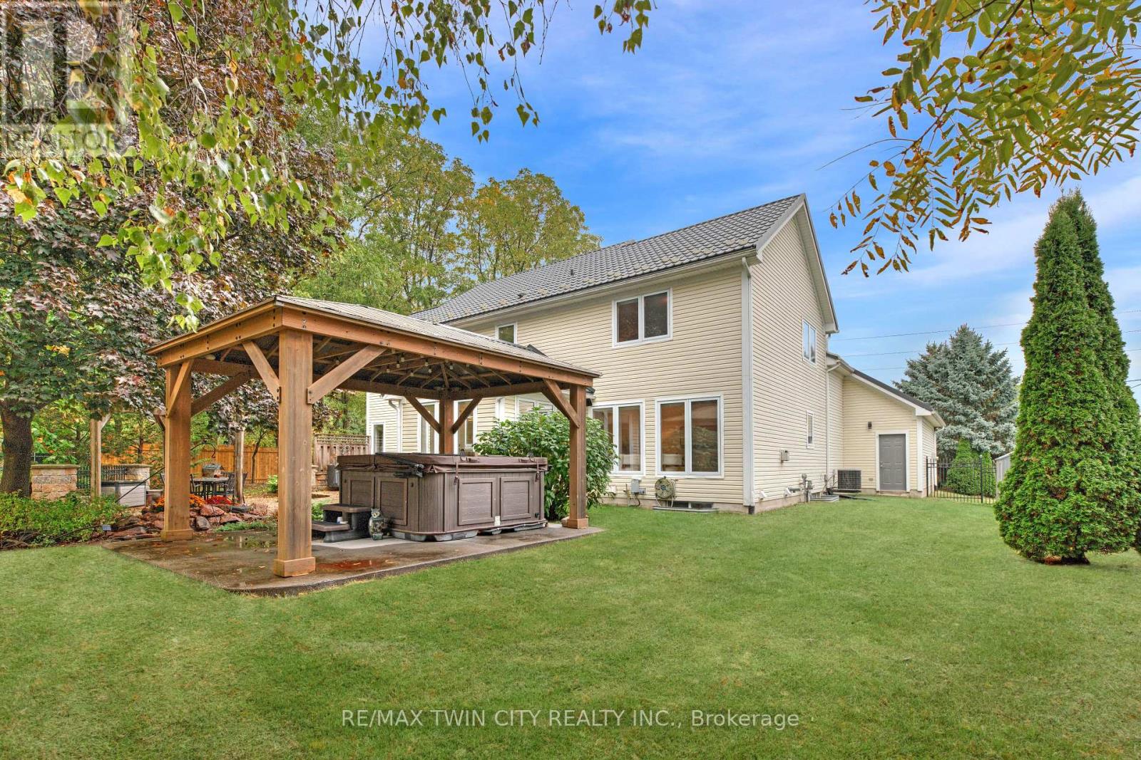 3224 Roseville Road, North Dumfries, Ontario  N0B 1E0 - Photo 46 - X12435028