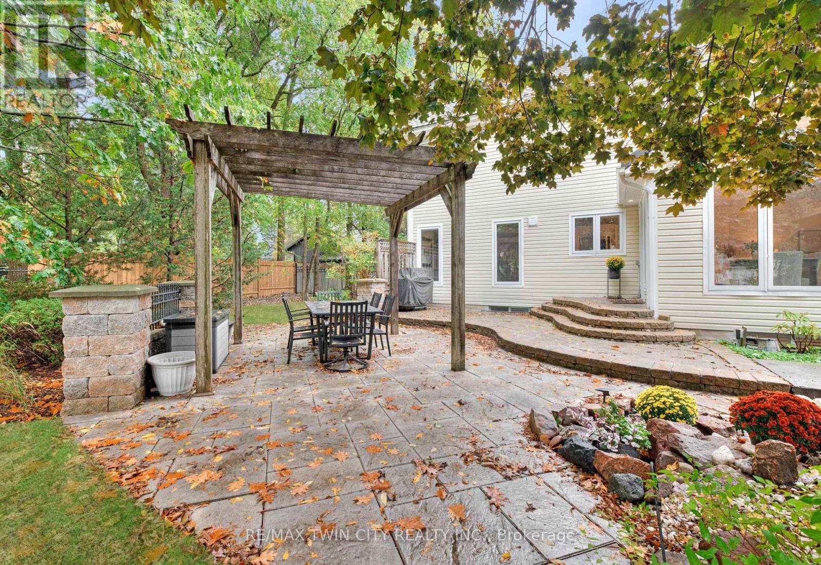 3224 Roseville Road, North Dumfries, Ontario  N0B 1E0 - Photo 6 - X12435028