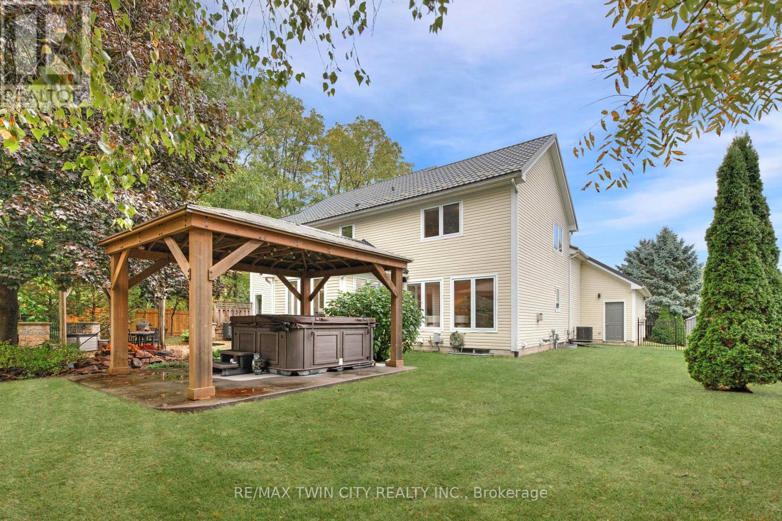 3224 Roseville Road, North Dumfries, Ontario  N0B 1E0 - Photo 7 - X12435028