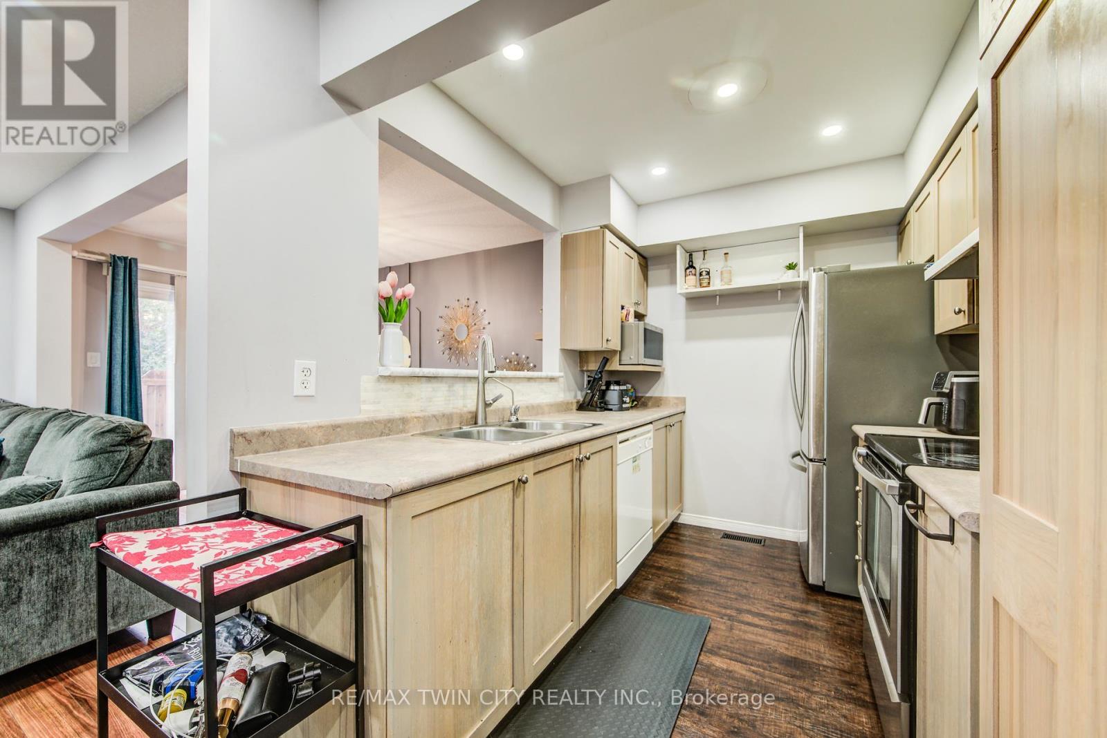 20 - 120 Dudhope Avenue, Cambridge, Ontario  N1R 4T7 - Photo 5 - X12435040