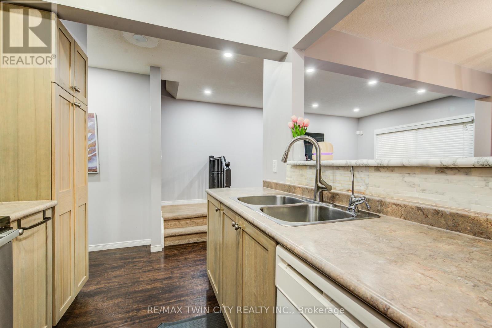 20 - 120 Dudhope Avenue, Cambridge, Ontario  N1R 4T7 - Photo 7 - X12435040