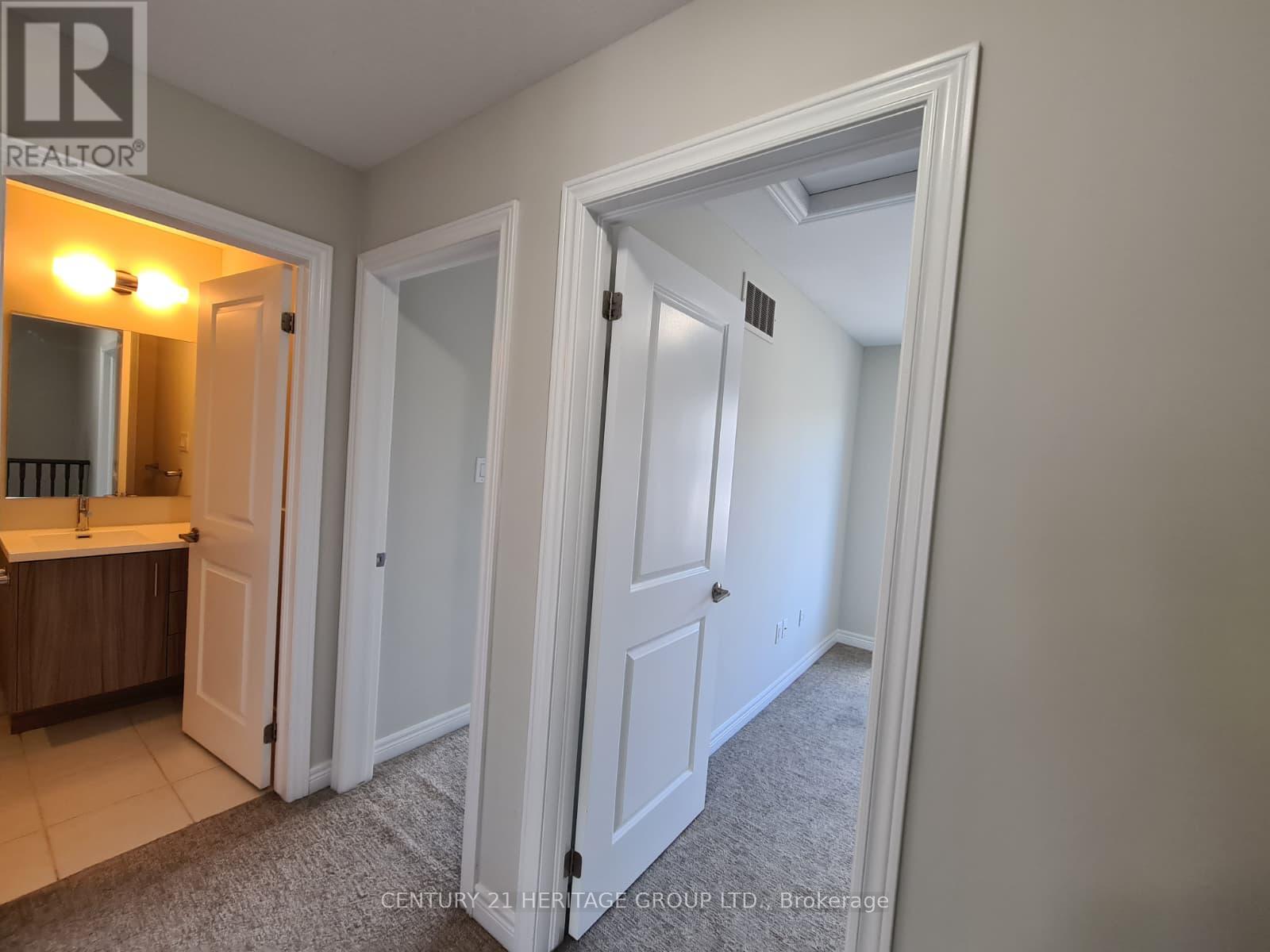 6 Snowberry Lane, Hamilton, Ontario  L8K 0A4 - Photo 12 - X12435055