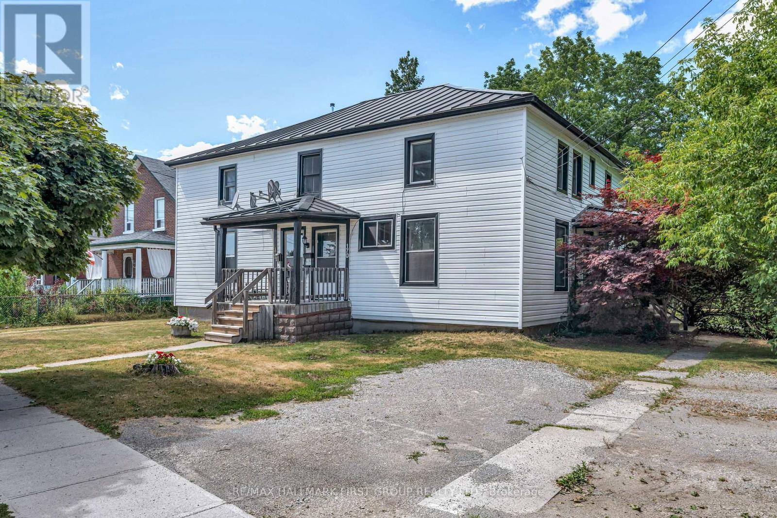 170-172 Blake Street, Cobourg, Ontario  K9A 2K5 - Photo 2 - X12435090