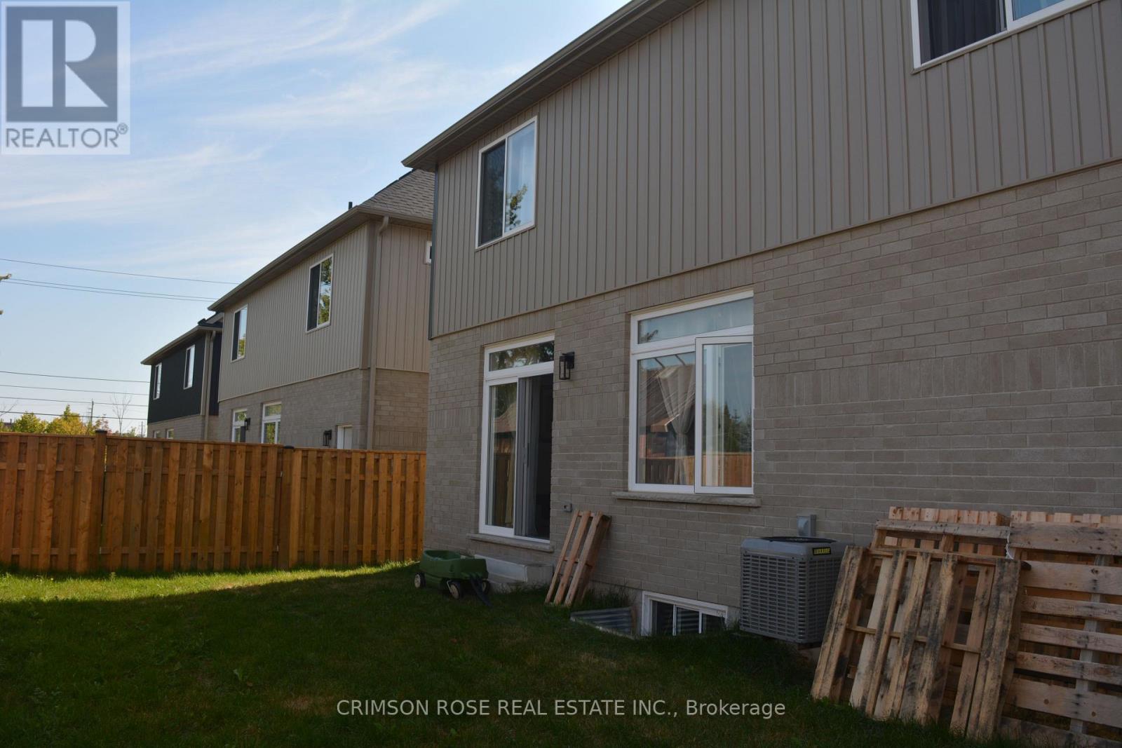 7 Marshall Lane, St. Catharines (Glendale/glenridge), Ontario  L2P 0E8 - Photo 18 - X12435092