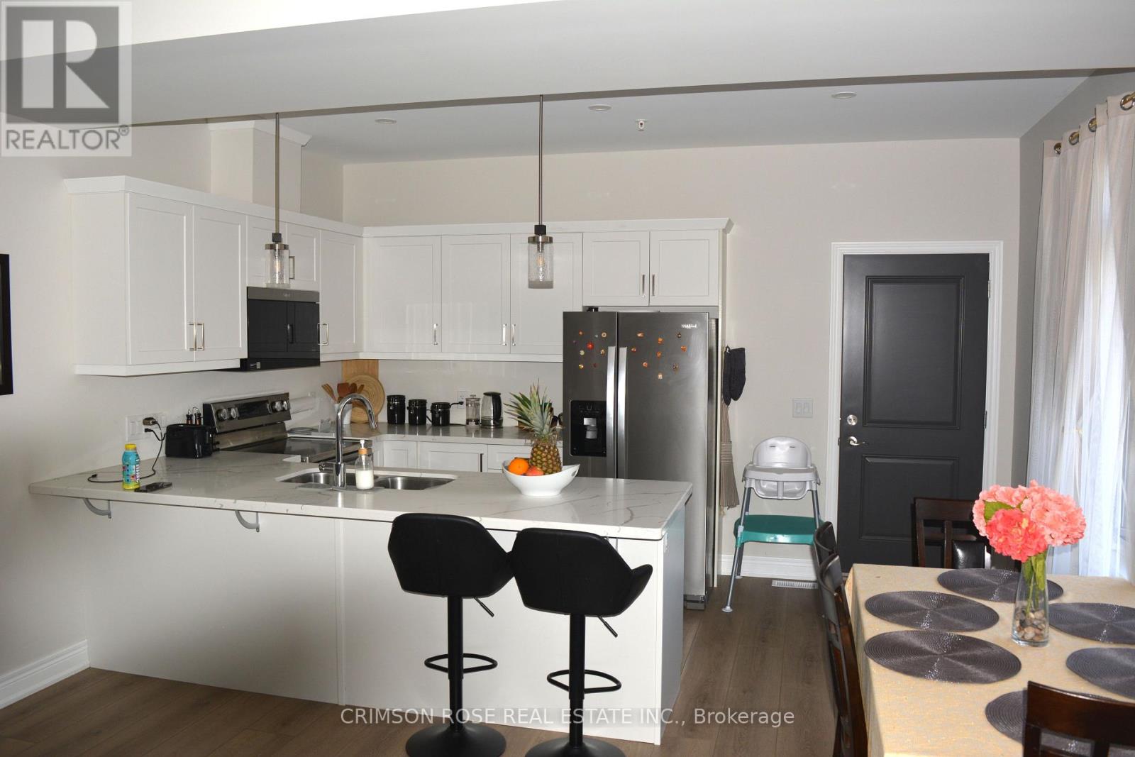 7 Marshall Lane, St. Catharines (Glendale/glenridge), Ontario  L2P 0E8 - Photo 3 - X12435092