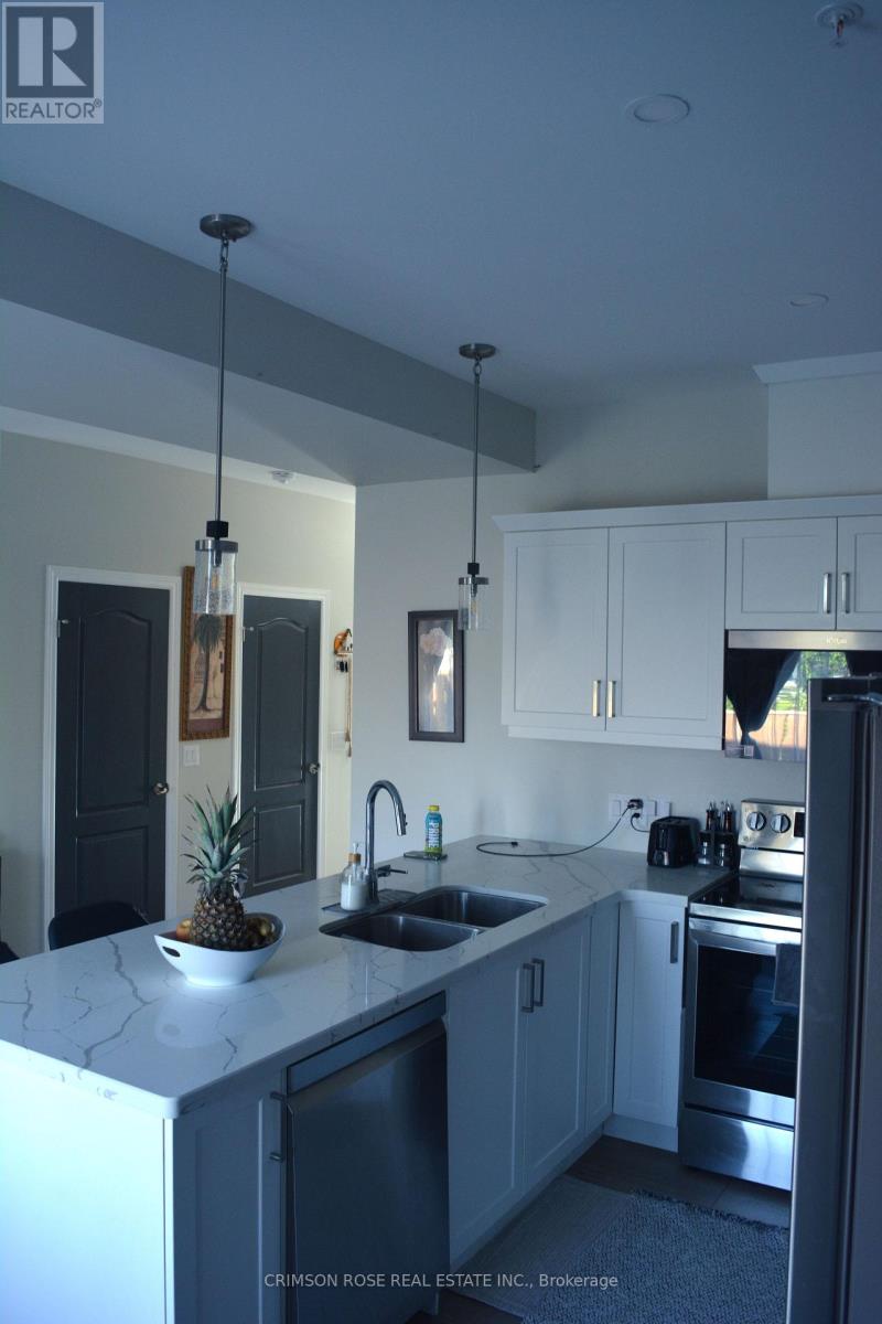 7 Marshall Lane, St. Catharines (Glendale/glenridge), Ontario  L2P 0E8 - Photo 4 - X12435092