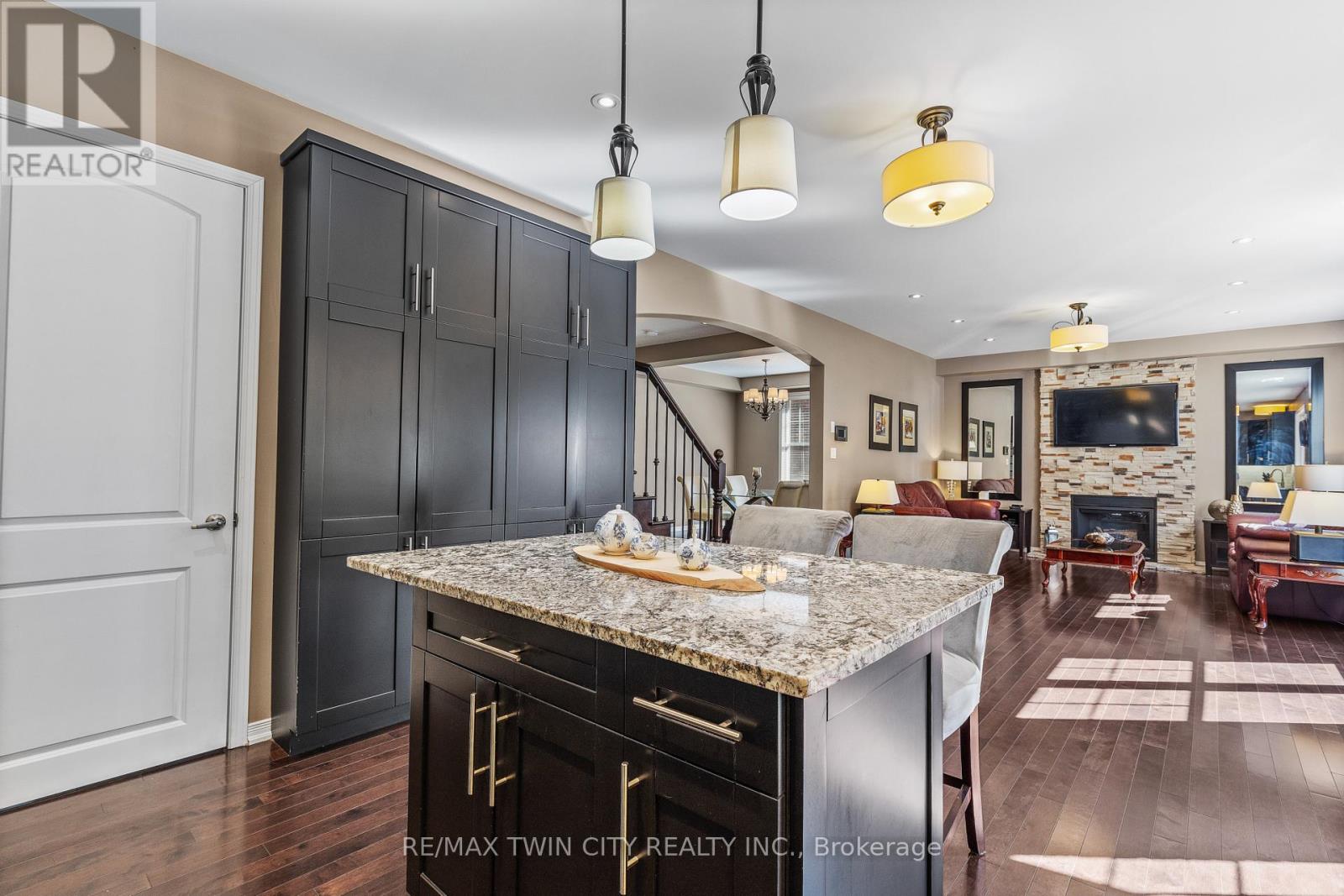 304 Falling Green Crescent, Kitchener, Ontario  N2R 0E9 - Photo 12 - X12435095