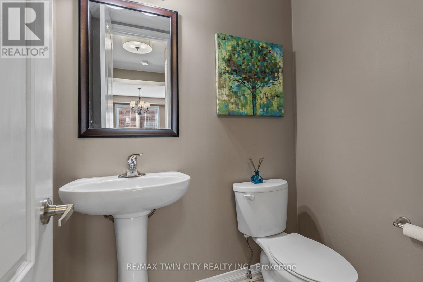 304 Falling Green Crescent, Kitchener, Ontario  N2R 0E9 - Photo 15 - X12435095