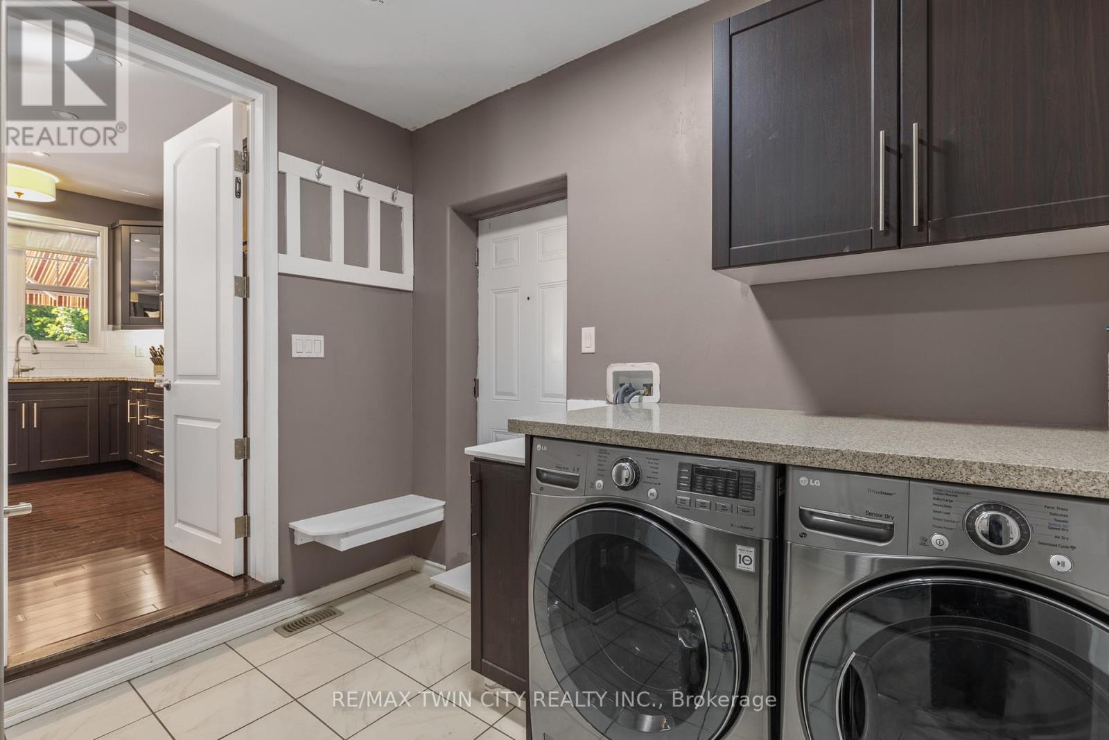 304 Falling Green Crescent, Kitchener, Ontario  N2R 0E9 - Photo 17 - X12435095