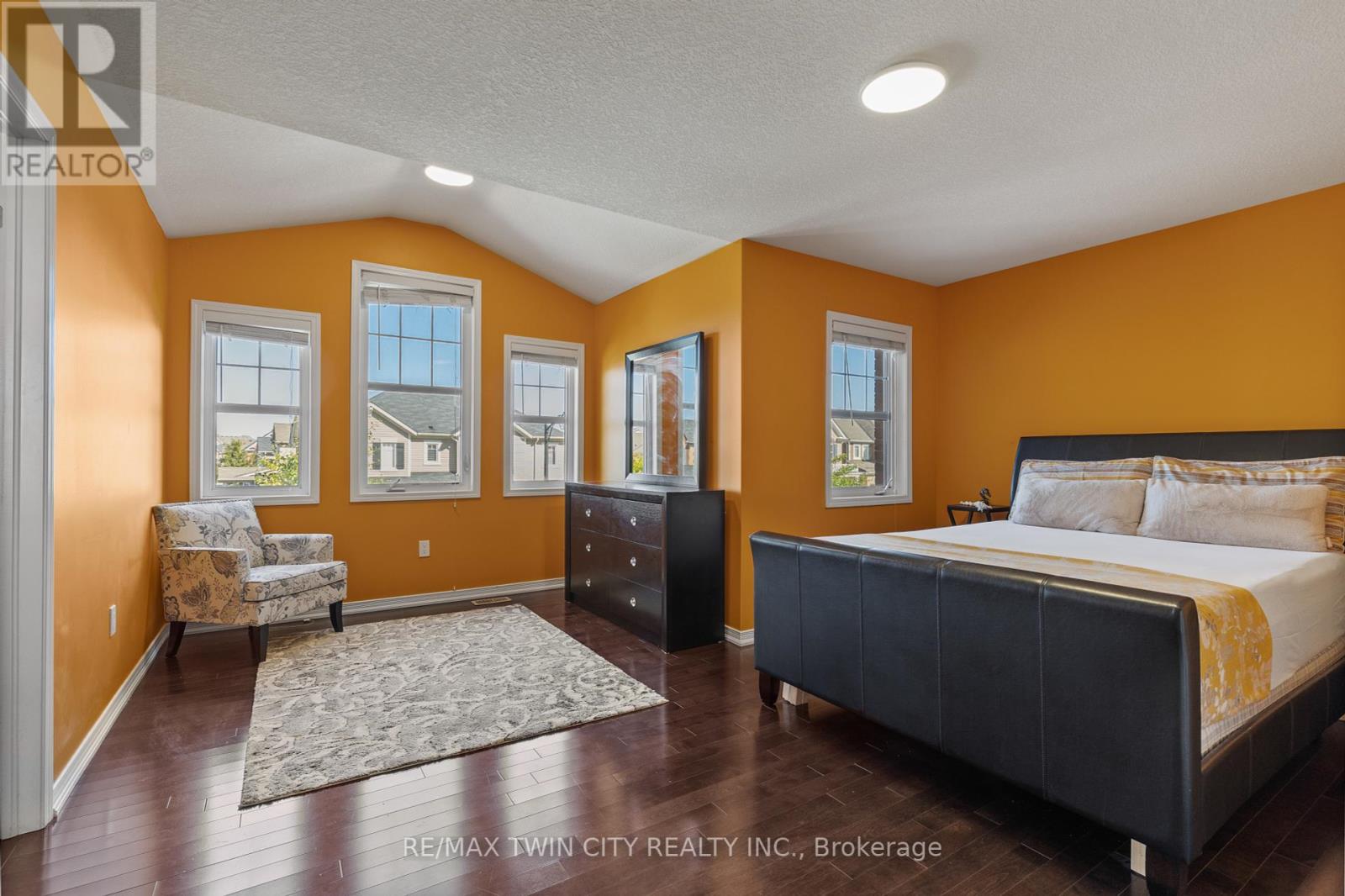 304 Falling Green Crescent, Kitchener, Ontario  N2R 0E9 - Photo 23 - X12435095