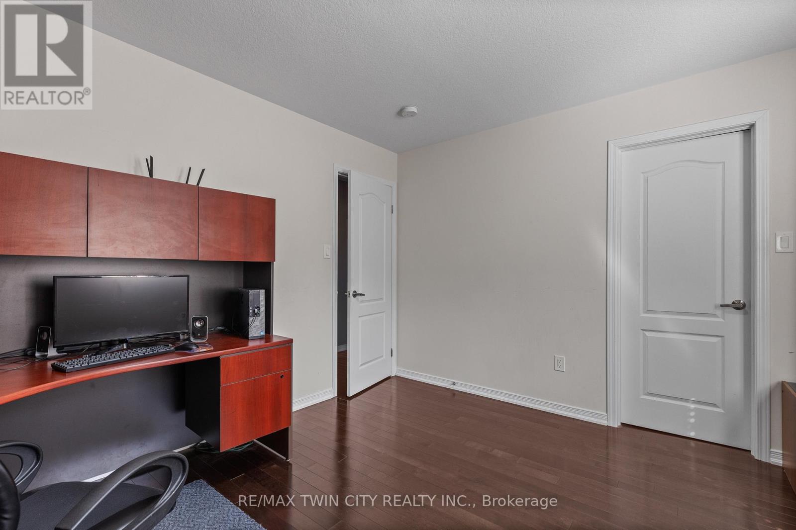304 Falling Green Crescent, Kitchener, Ontario  N2R 0E9 - Photo 36 - X12435095