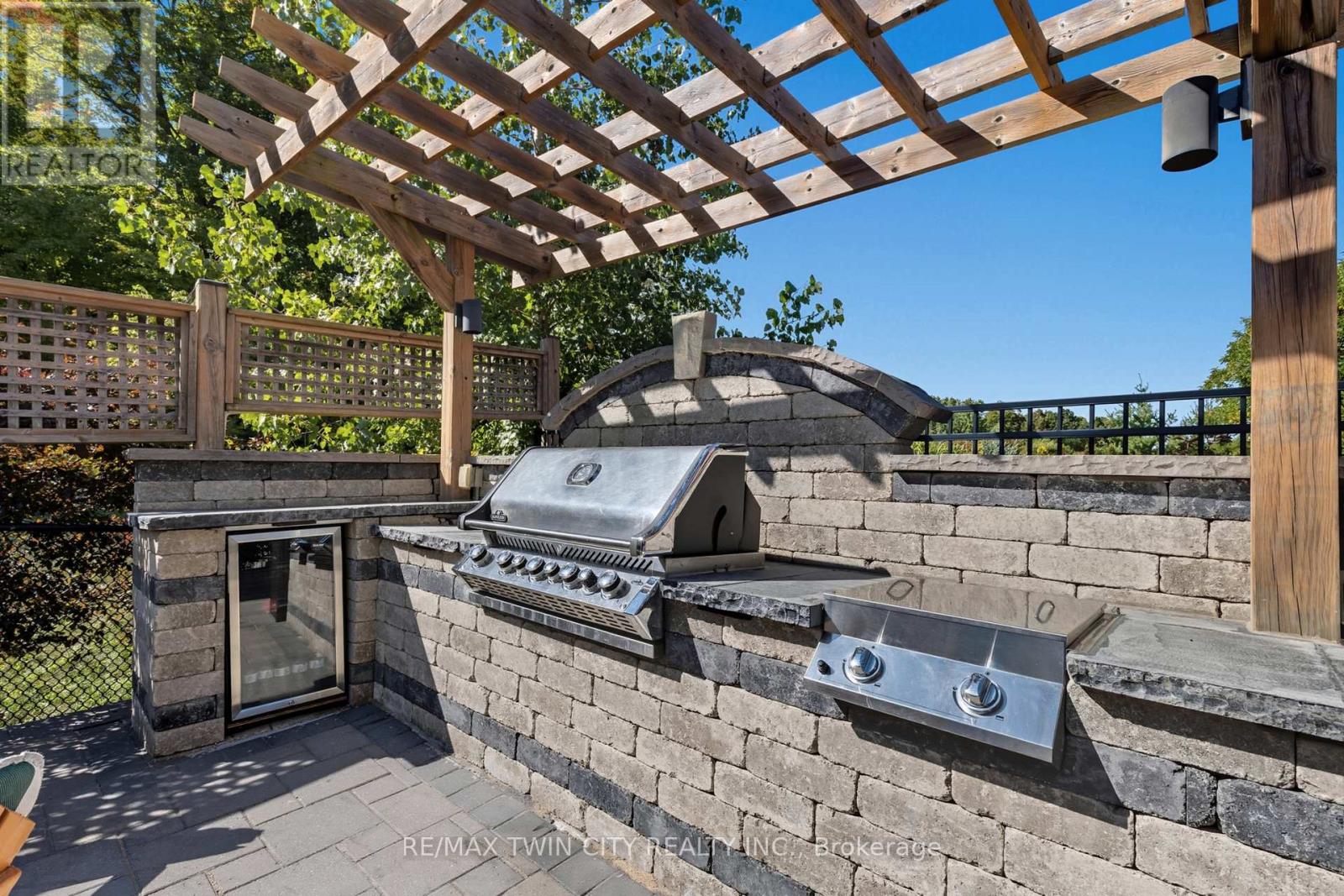 304 Falling Green Crescent, Kitchener, Ontario  N2R 0E9 - Photo 38 - X12435095