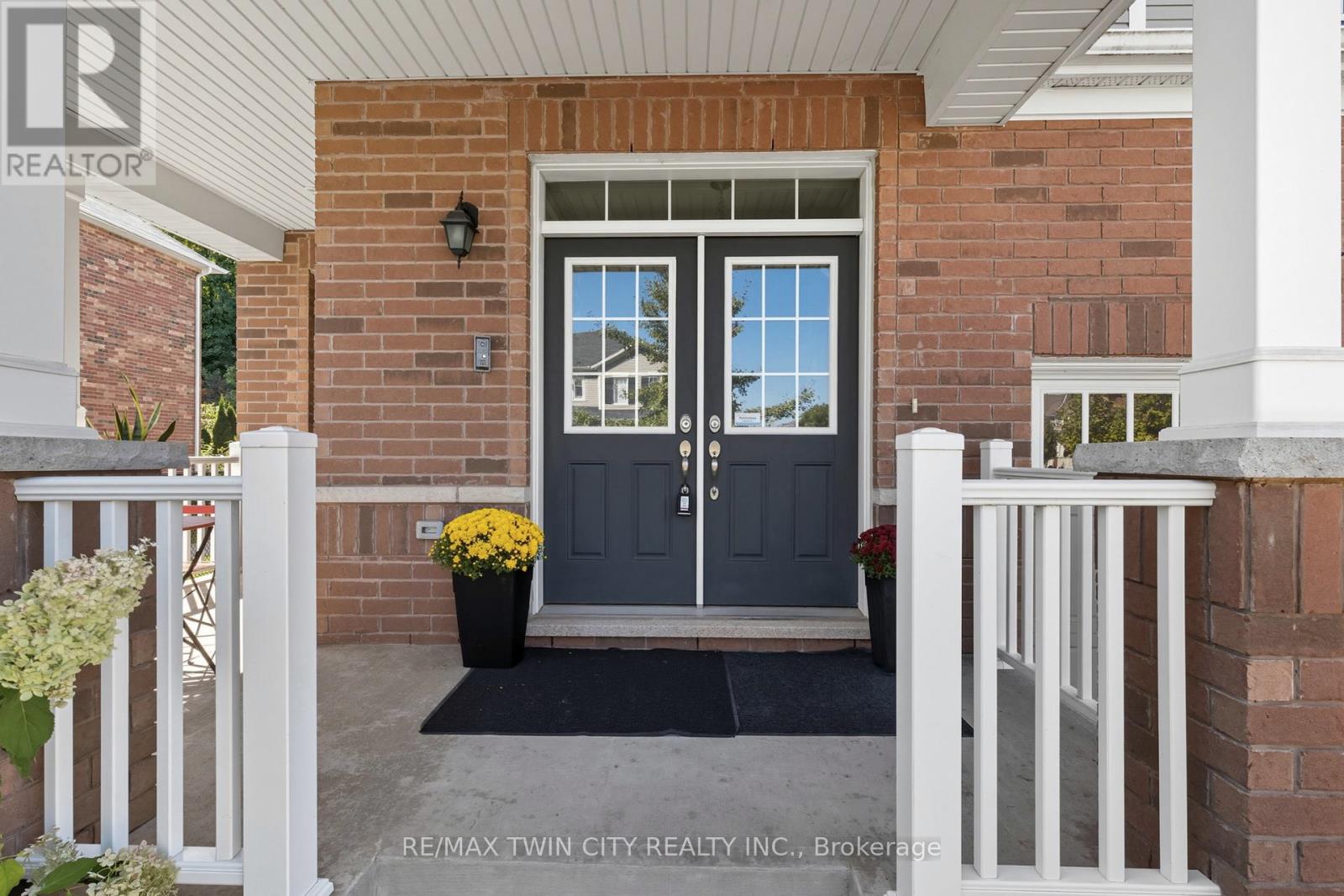304 Falling Green Crescent, Kitchener, Ontario  N2R 0E9 - Photo 4 - X12435095