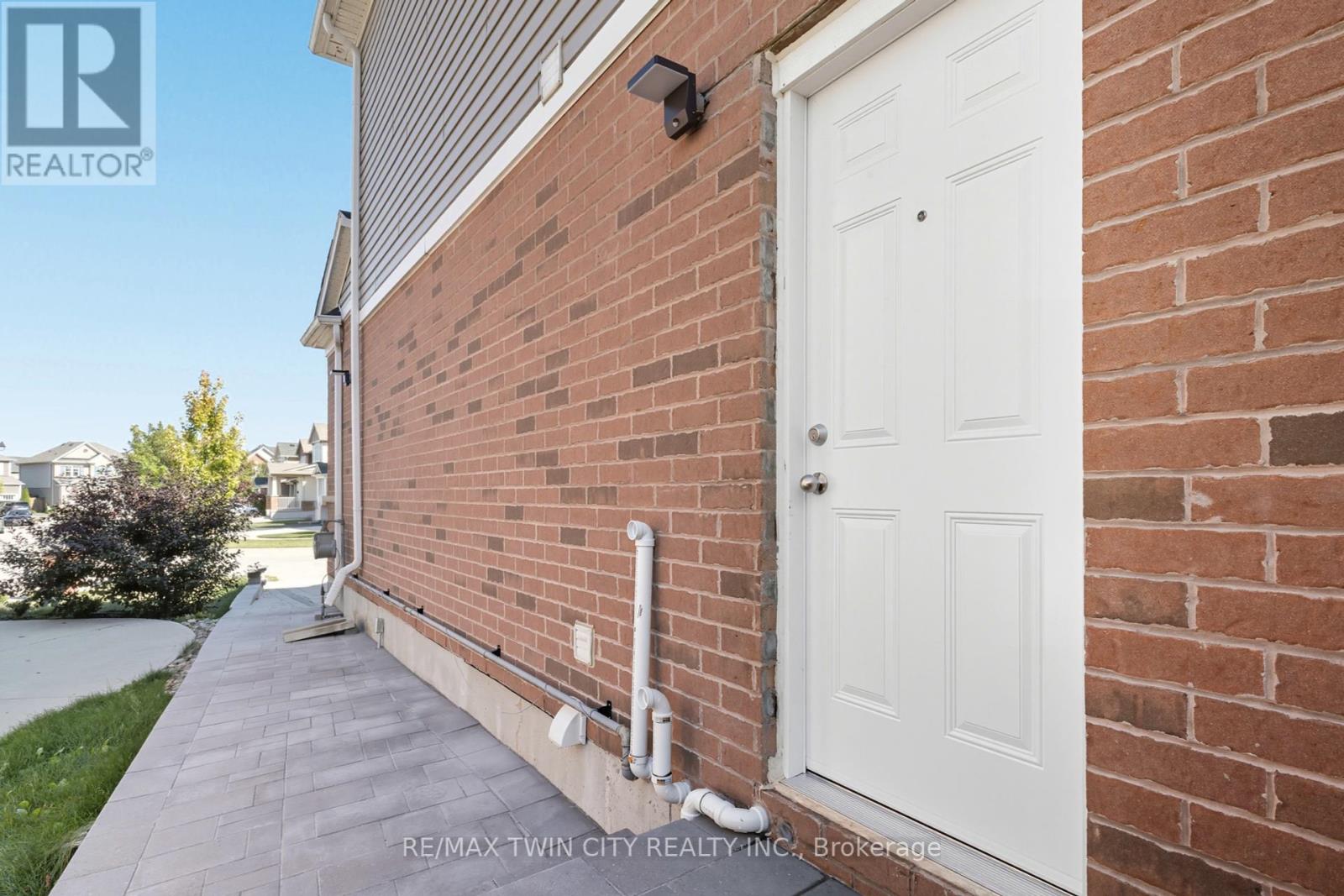 304 Falling Green Crescent, Kitchener, Ontario  N2R 0E9 - Photo 45 - X12435095