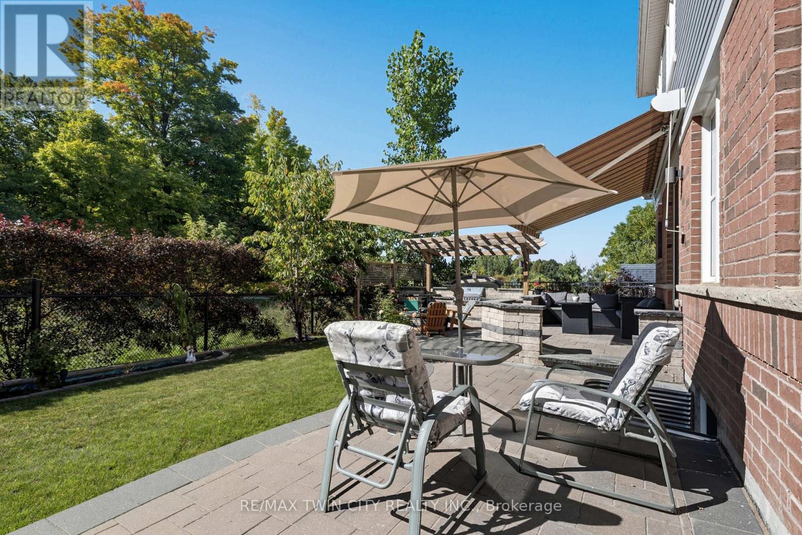 304 Falling Green Crescent, Kitchener, Ontario  N2R 0E9 - Photo 49 - X12435095