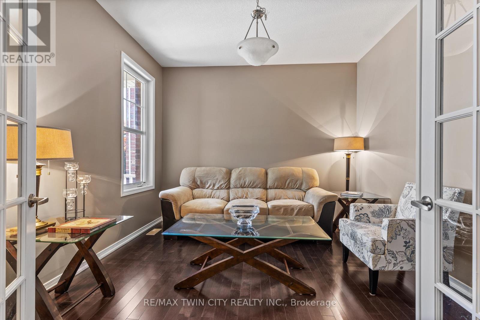 304 Falling Green Crescent, Kitchener, Ontario  N2R 0E9 - Photo 5 - X12435095