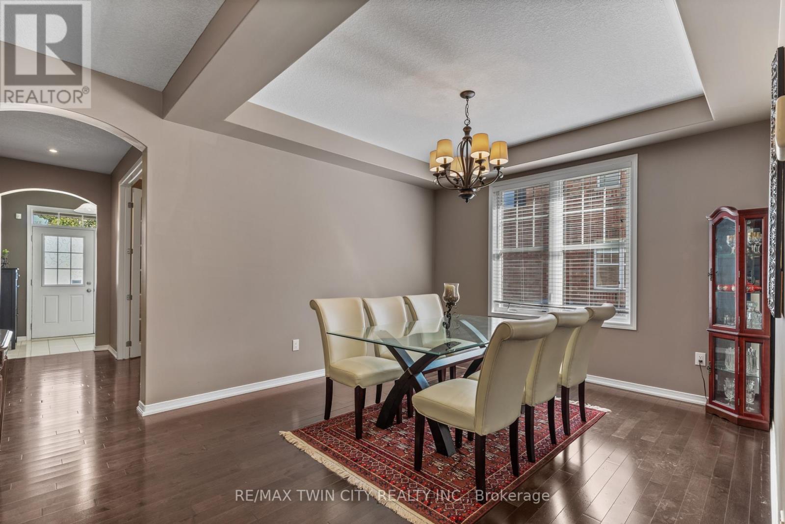 304 Falling Green Crescent, Kitchener, Ontario  N2R 0E9 - Photo 7 - X12435095