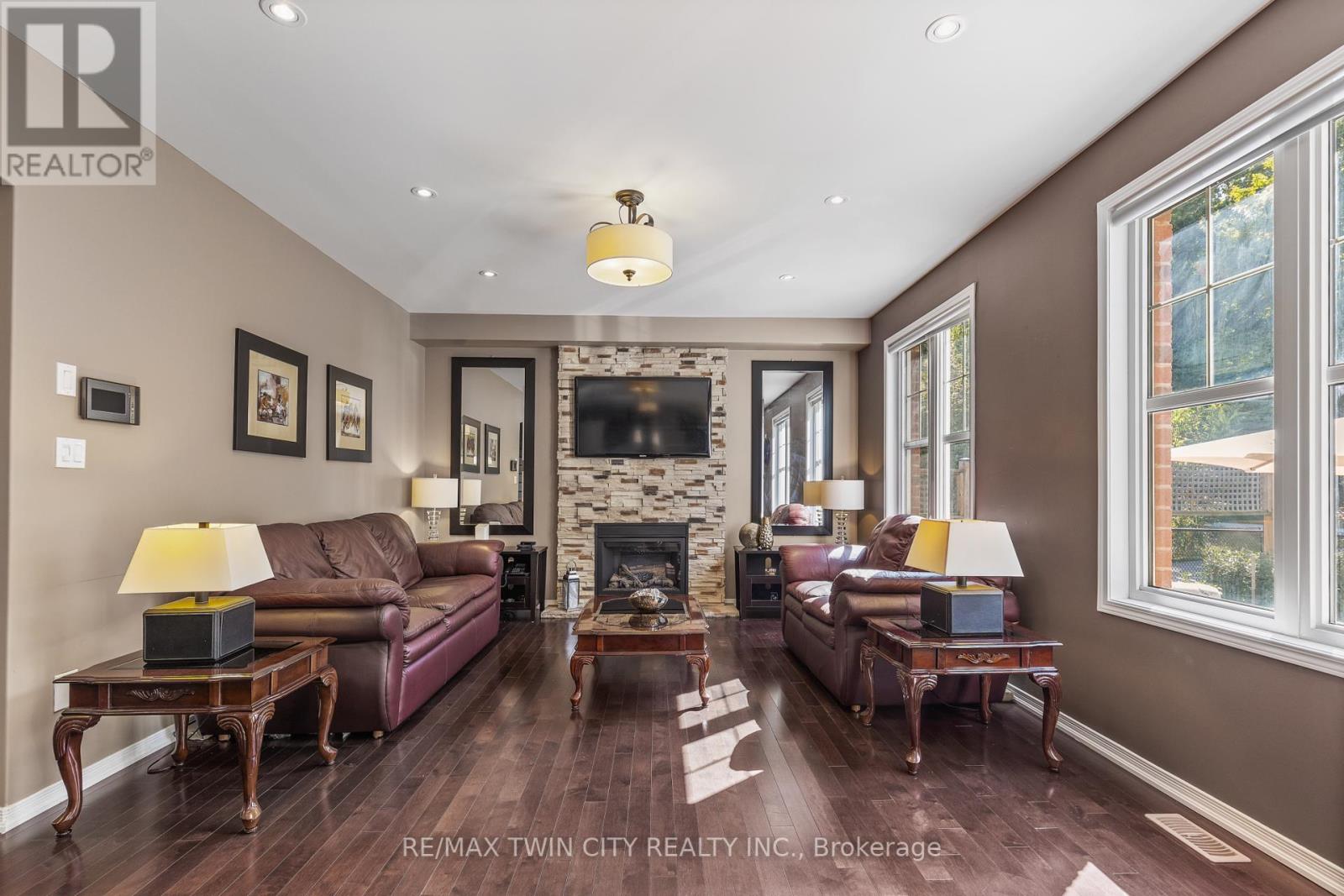 304 Falling Green Crescent, Kitchener, Ontario  N2R 0E9 - Photo 8 - X12435095