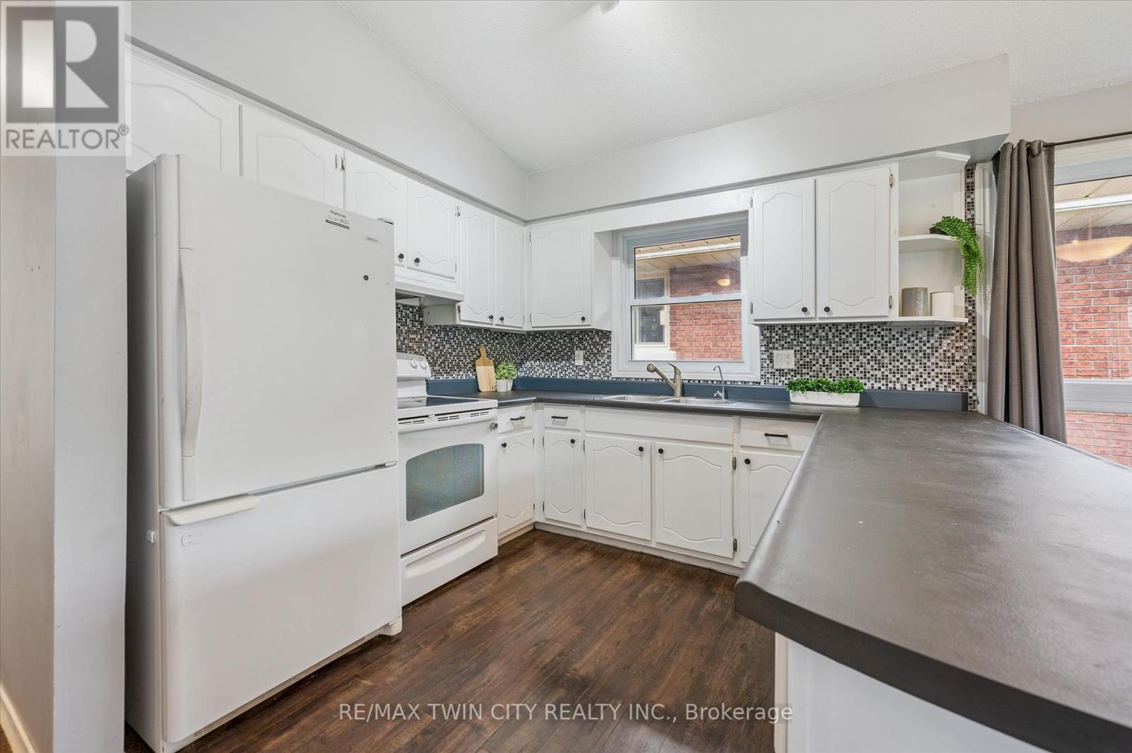 635 Raglan Street, Minto, Ontario  N0G 2P0 - Photo 15 - X12435106
