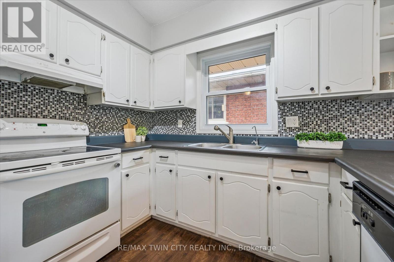 635 Raglan Street, Minto, Ontario  N0G 2P0 - Photo 17 - X12435106