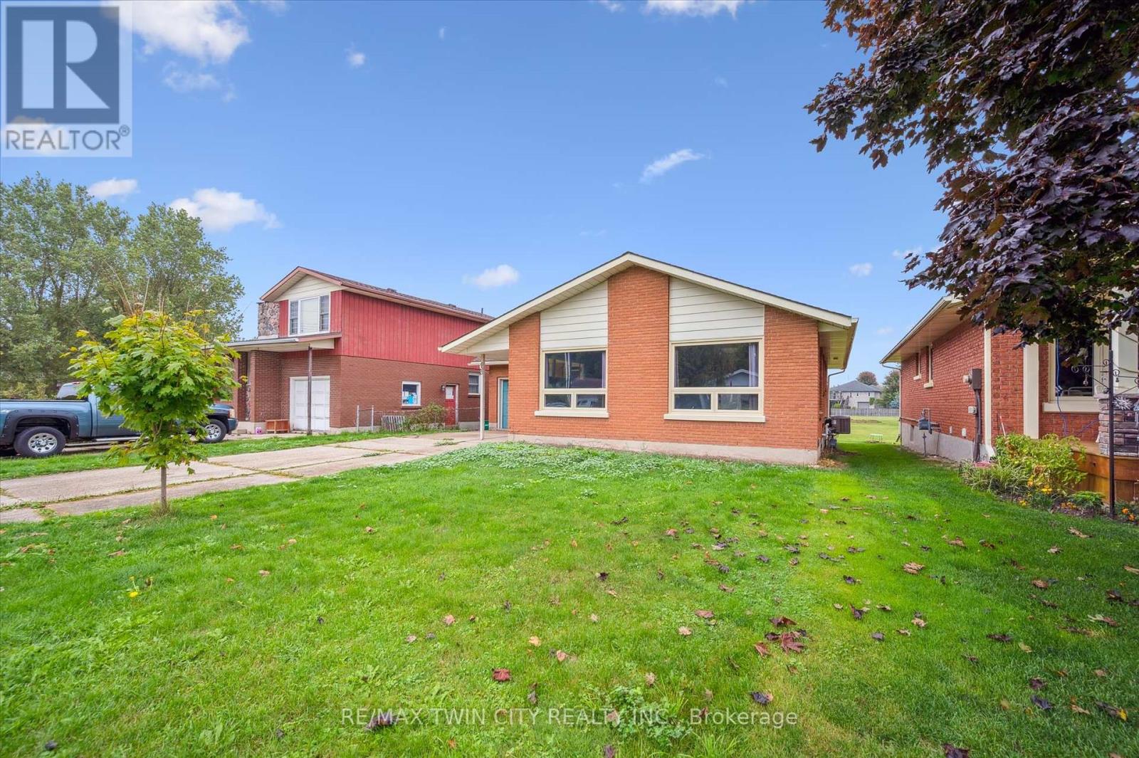 635 Raglan Street, Minto, Ontario  N0G 2P0 - Photo 2 - X12435106