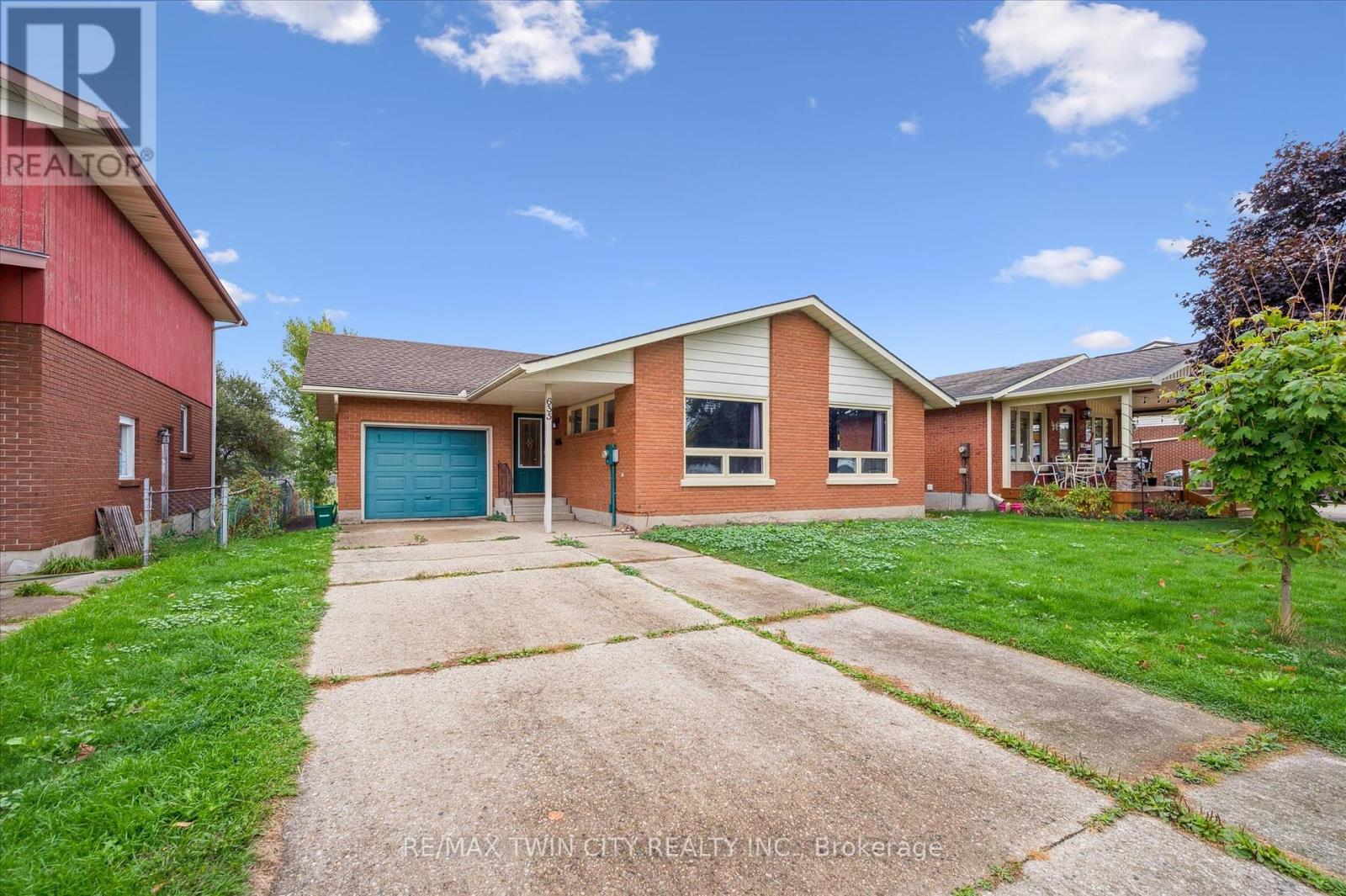 635 Raglan Street, Minto, Ontario  N0G 2P0 - Photo 3 - X12435106