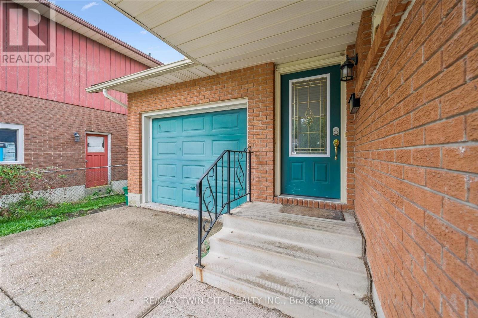 635 Raglan Street, Minto, Ontario  N0G 2P0 - Photo 5 - X12435106