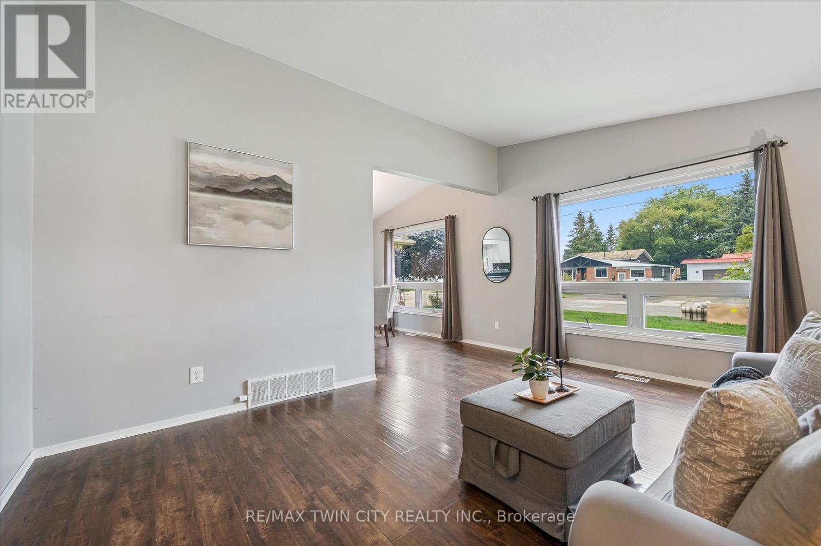 635 Raglan Street, Minto, Ontario  N0G 2P0 - Photo 9 - X12435106