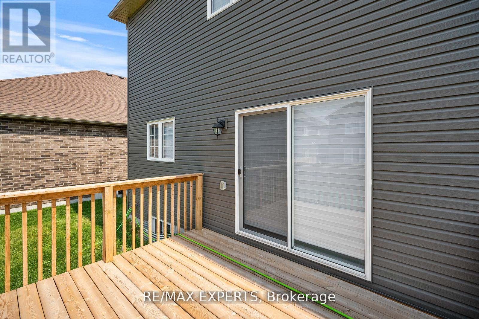 216 Cubitt Street, Clearview, Ontario  L0M 1S0 - Photo 35 - S12432512