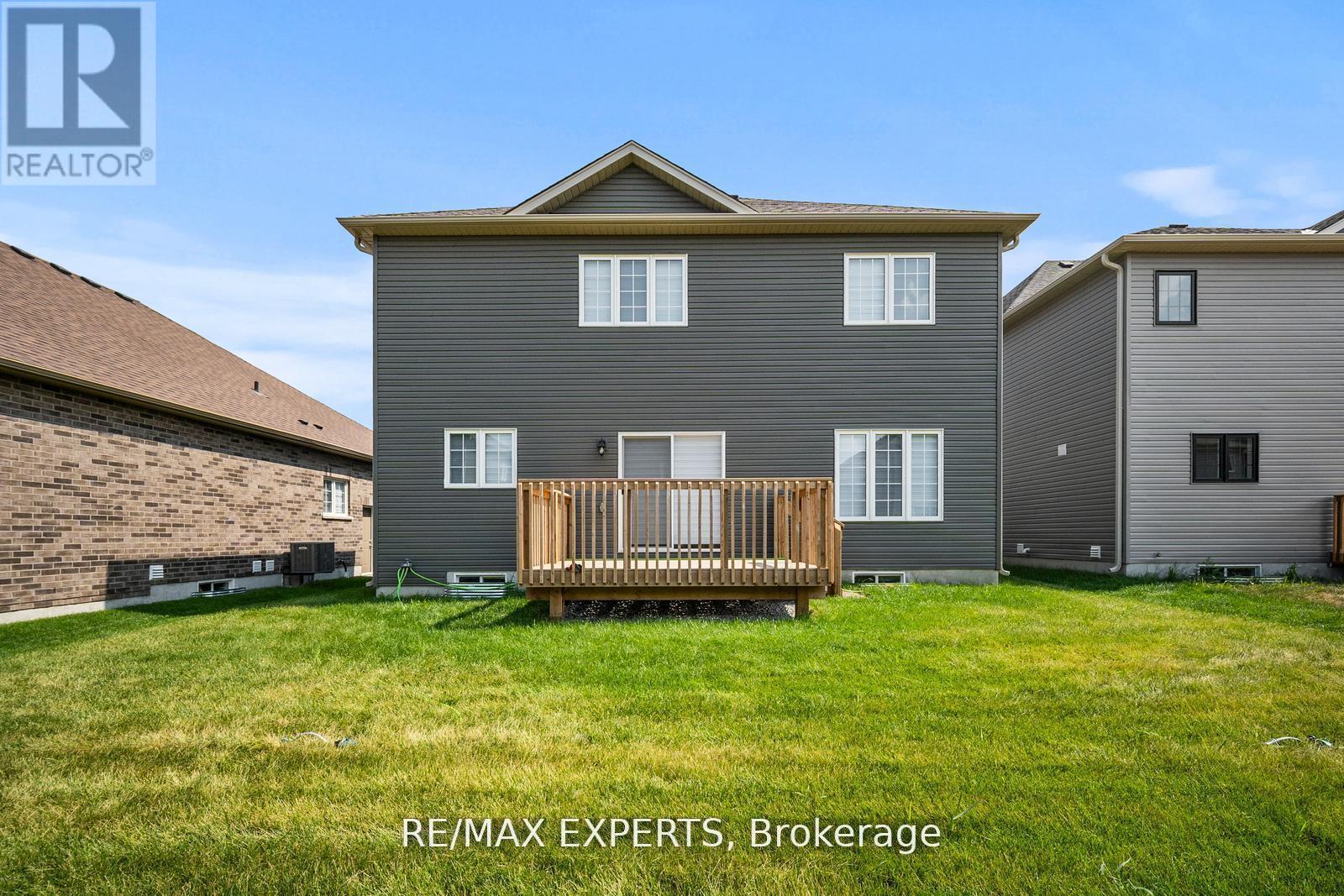 216 Cubitt Street, Clearview, Ontario  L0M 1S0 - Photo 39 - S12432512