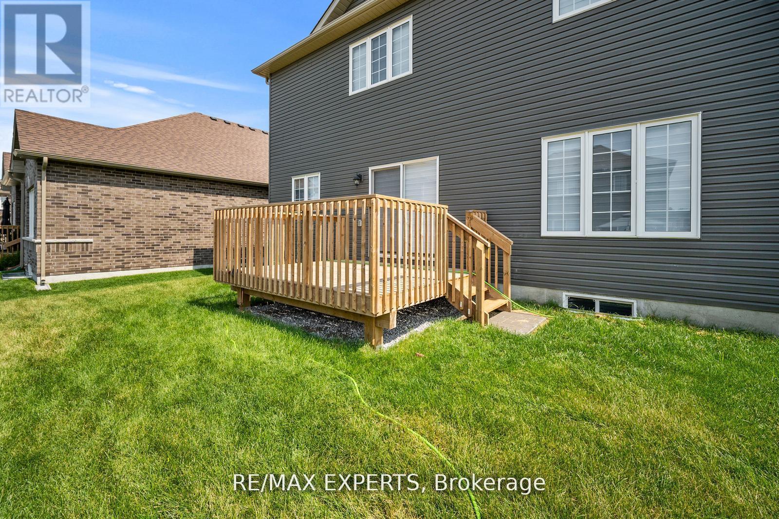 216 Cubitt Street, Clearview, Ontario  L0M 1S0 - Photo 36 - S12432512