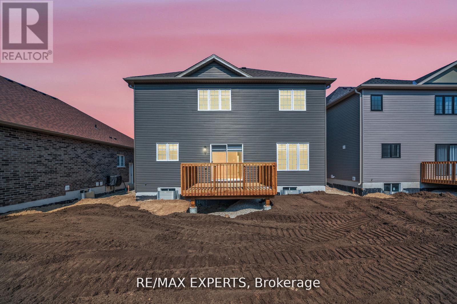 216 Cubitt Street, Clearview, Ontario  L0M 1S0 - Photo 41 - S12432512