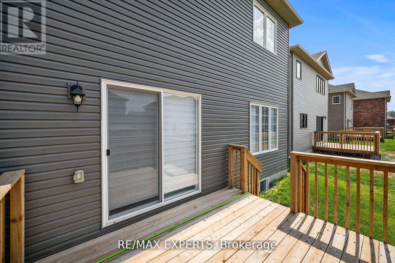 216 Cubitt Street, Clearview, Ontario  L0M 1S0 - Photo 34 - S12432512